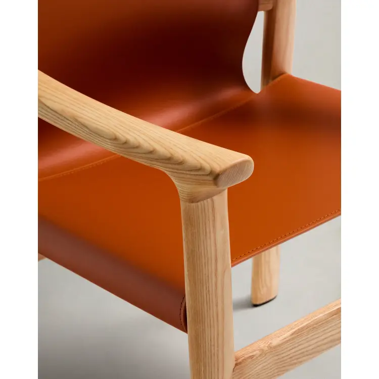 Стул Jan из переработанной кожи светло-коричневого цвета и ясеня в натуральном цвете