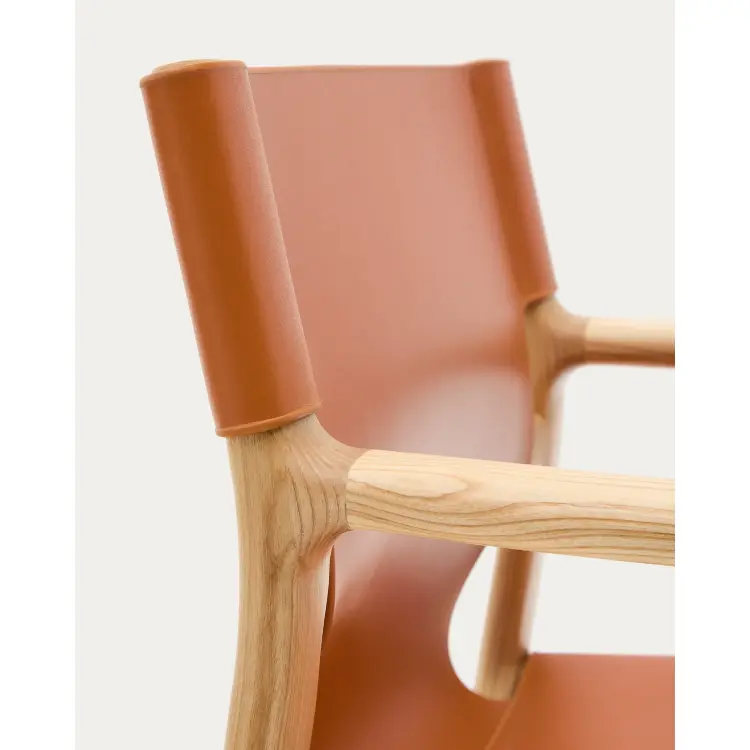 Стул Jan из переработанной кожи светло-коричневого цвета и ясеня в натуральном цвете