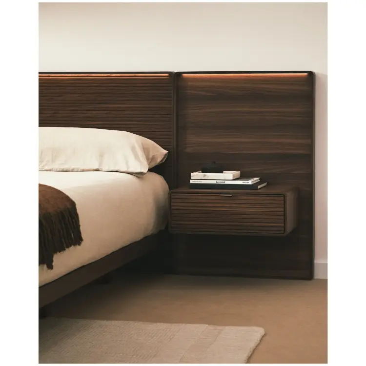 Кровать Norlen с 2 тумбочками из орехового шпона с темной отделкой LED 180 x 200 см