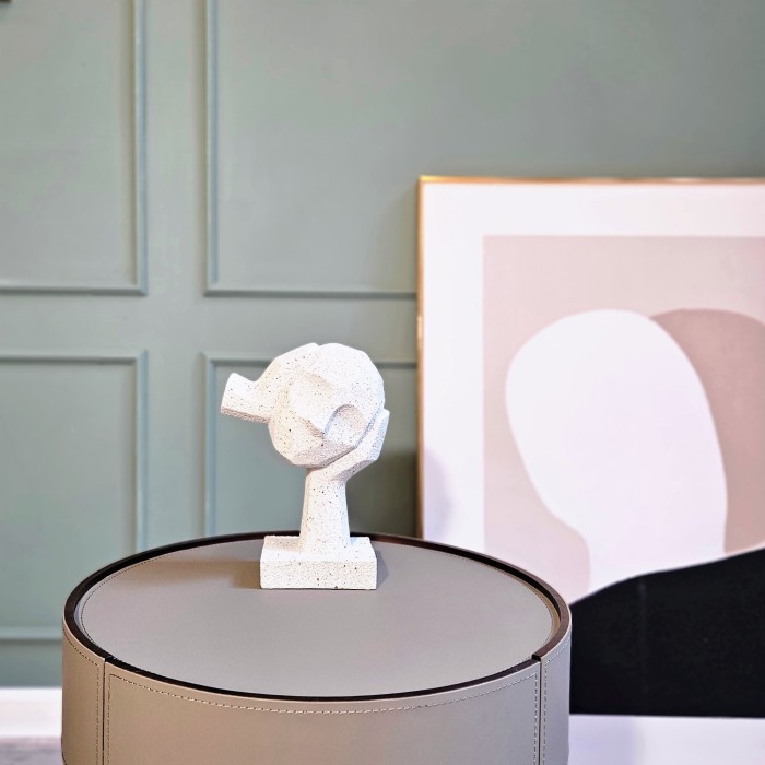 Статуэтка Head-holding ornament