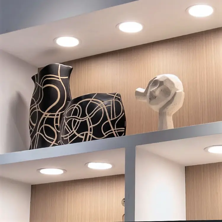 Статуэтка Head-holding ornament