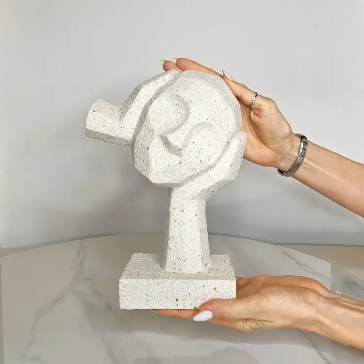 Статуэтка Head-holding ornament