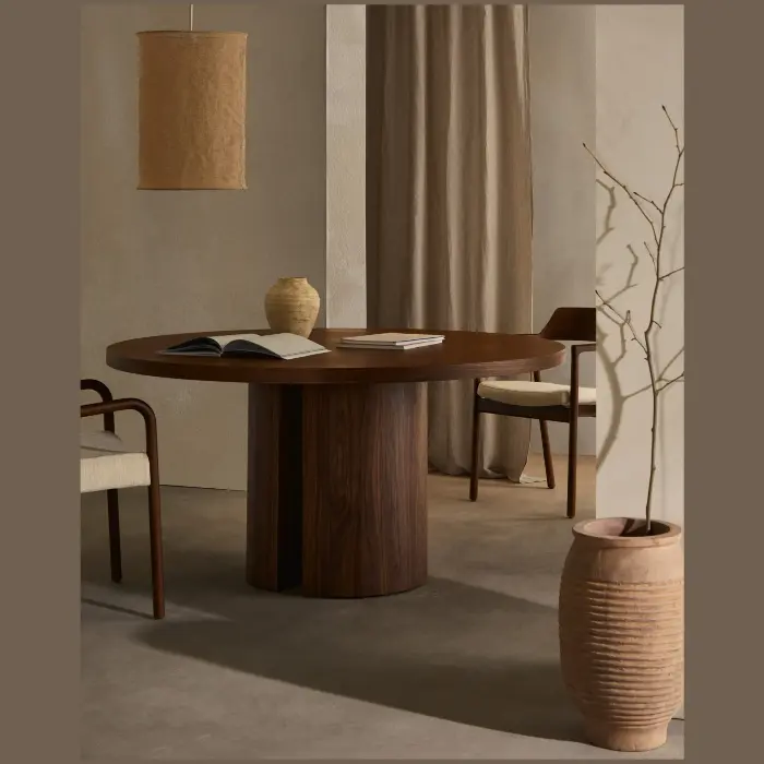 Круглый стол Nealy с ореховым шпоном в темной отделке, Ø 150 см