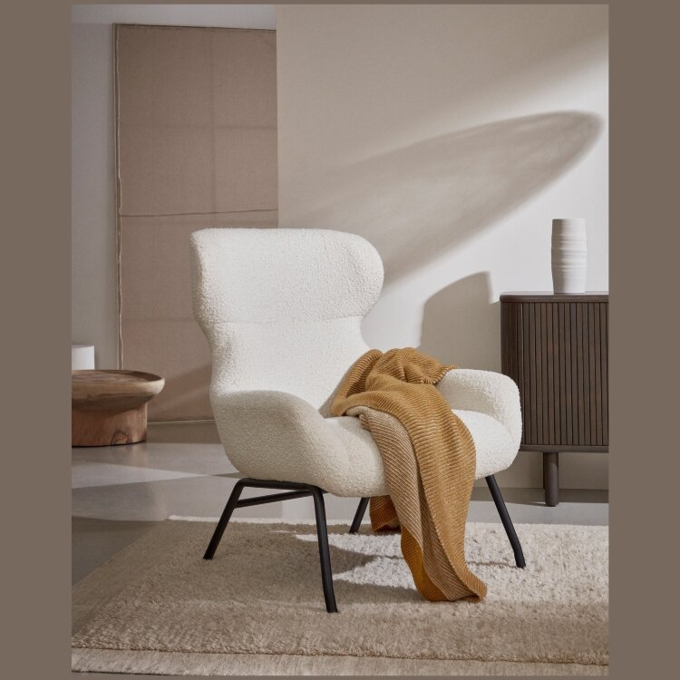 Belina Кресло из белой ткани букле и стали с черной отделкой