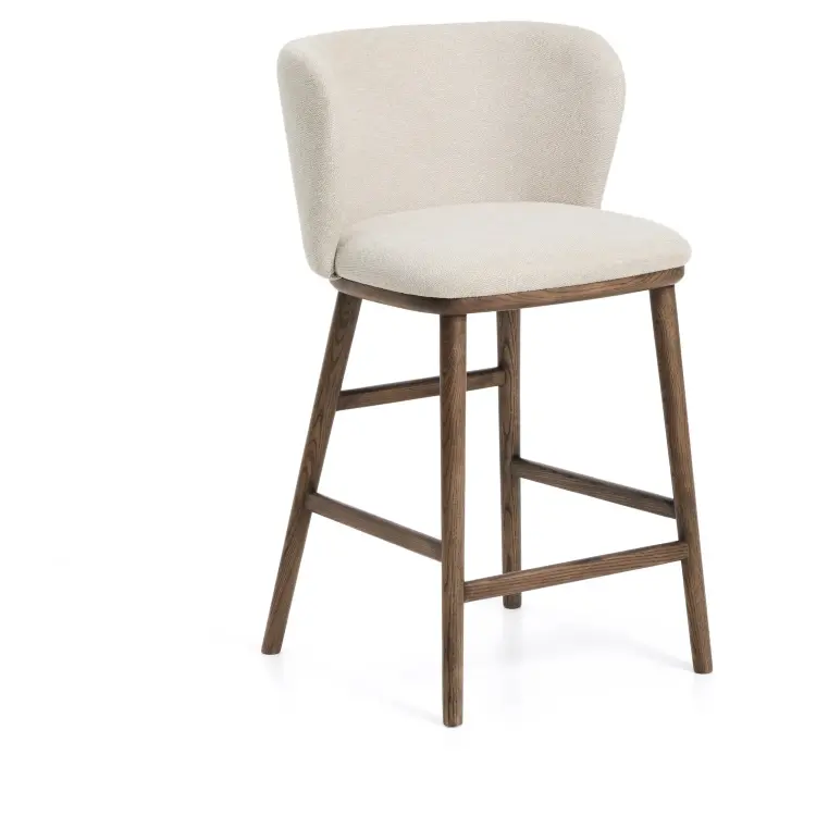 Полубарный стул Ciselia из бежевого шенилла с ножками из ясеня в отделке орех