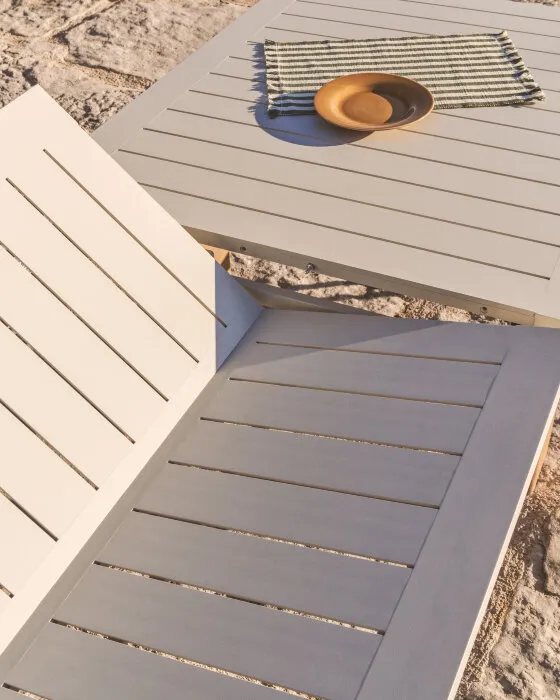 Раздвижной уличный стол Livorno из бежевого алюминия с ножками под дерево, 233(350) x 100 см