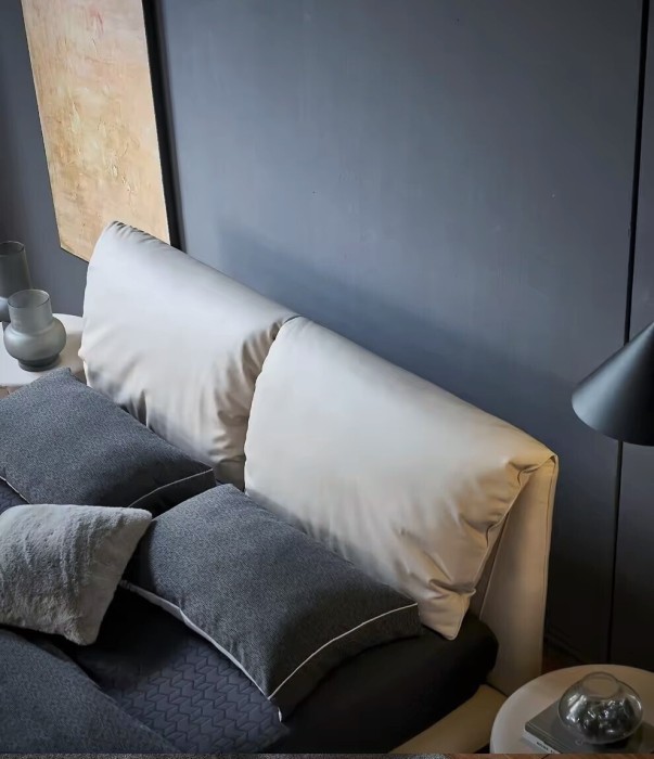 Двуспальная кровать на ножках John-John