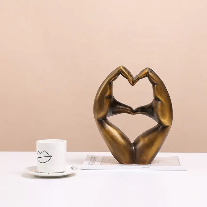 Статуэтка Love hands ornament