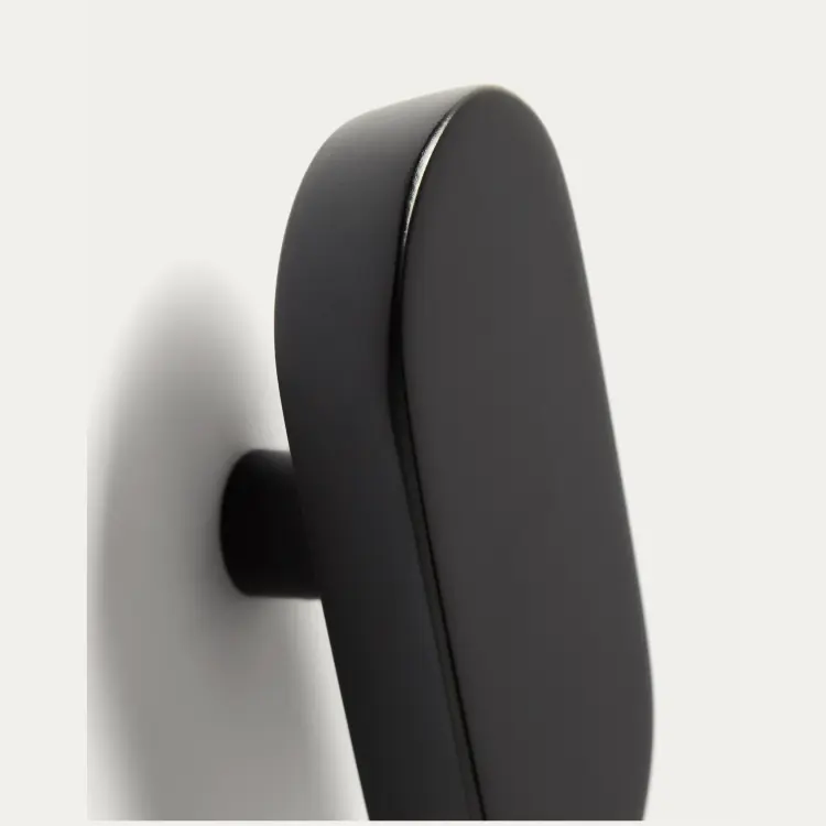 Набор из 2 вешалок Arely из бука с черным лаковым покрытием, 6,5 см/10 см