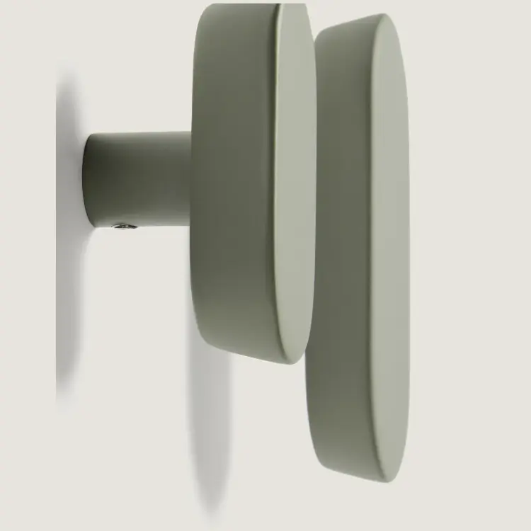 Набор из 2 вешалок Arely из бука с зеленым лаковым покрытием, 6,5 см/10 см