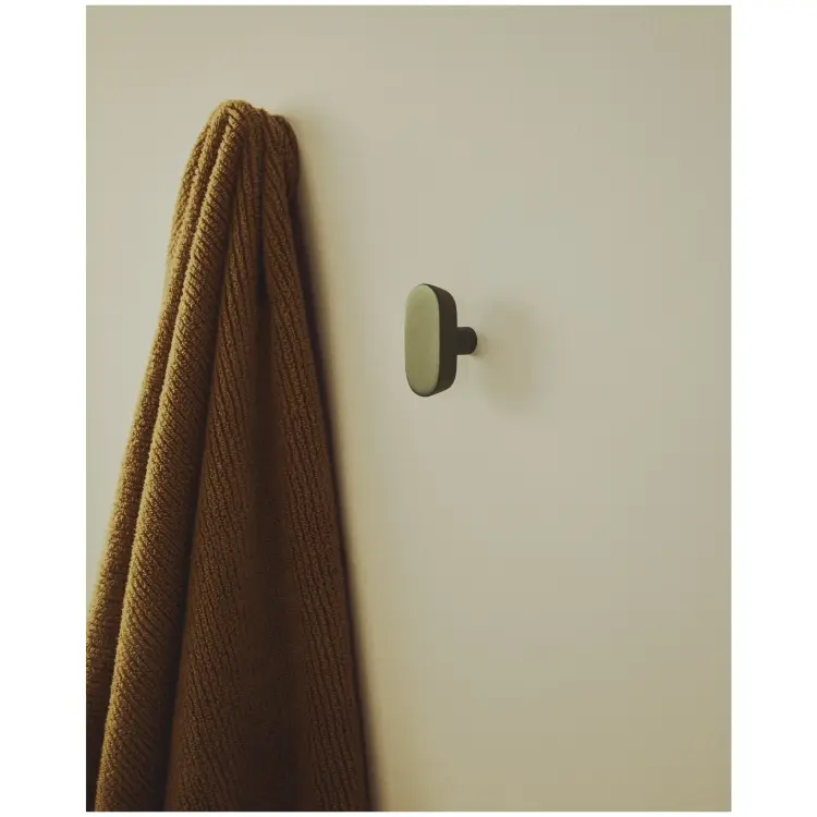 Набор из 2 вешалок Arely из бука с зеленым лаковым покрытием, 6,5 см/10 см