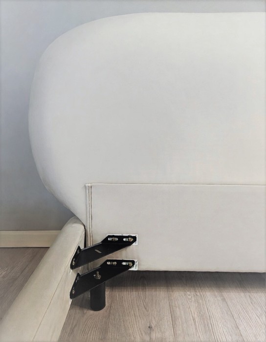 Двуспальная кровать с широким изголовьем Coco