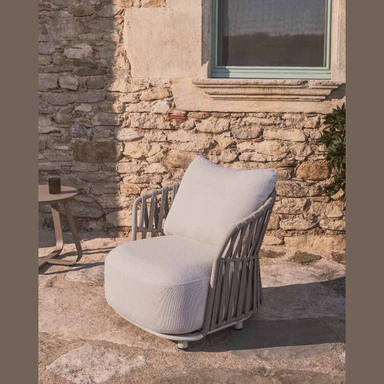 Уличное кресло Osani из алюминия цвета экрю и веревки цвета таупе