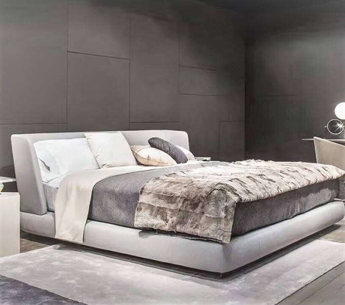 Двуспальная кровать с широким изголовьем Reeves