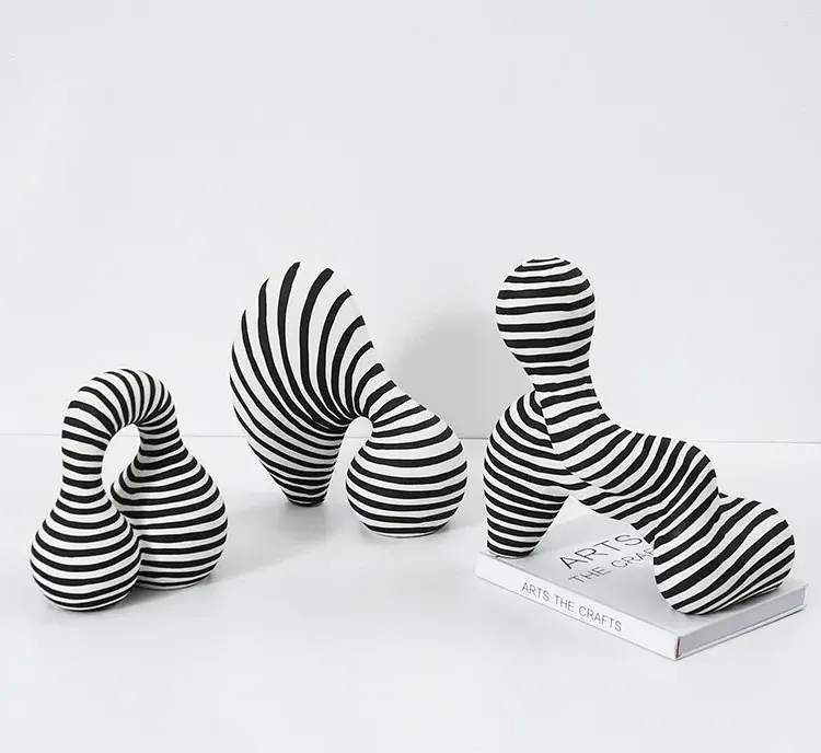 Статуэтка Zaha sphere-Black A