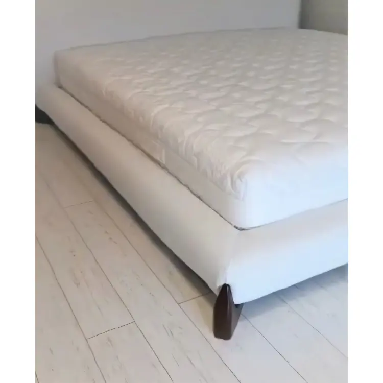 Дизайнерская кровать на ножках Softbay