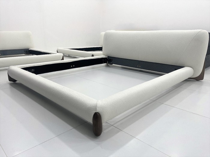 Дизайнерская кровать на ножках Softbay