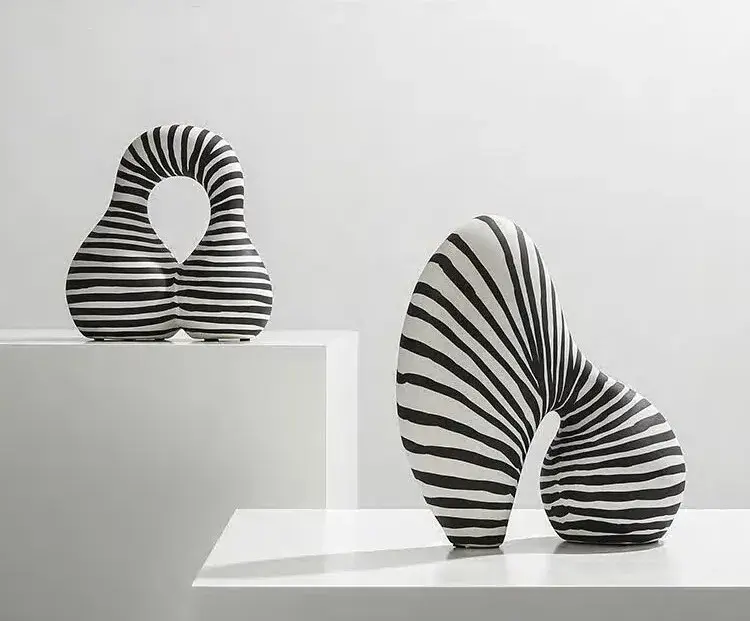 Статуэтка Zaha sphere-Black B