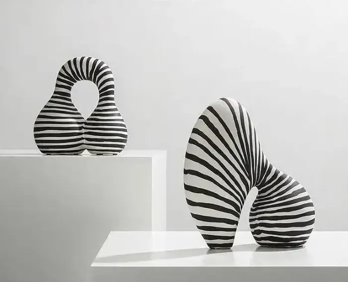 Статуэтка Zaha sphere-Black C