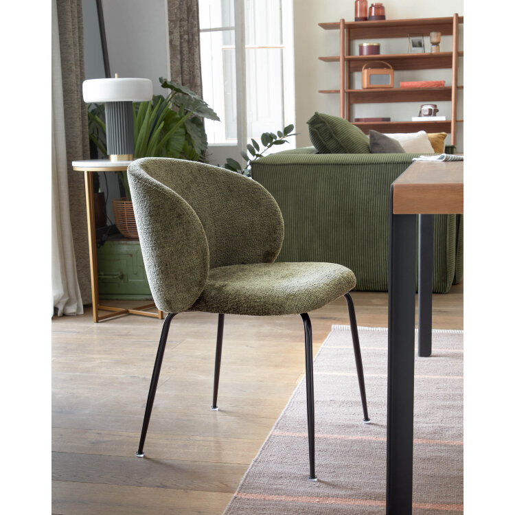 Стул Minna из зеленого бархата на стальных ножках с черной отделкой