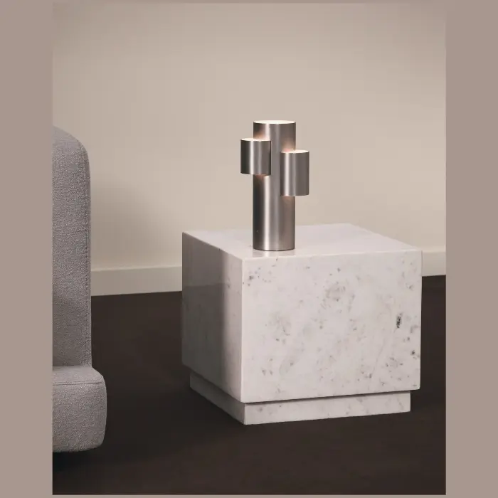 Журнальный столик Sorein из белого мрамора 50 x 50 см