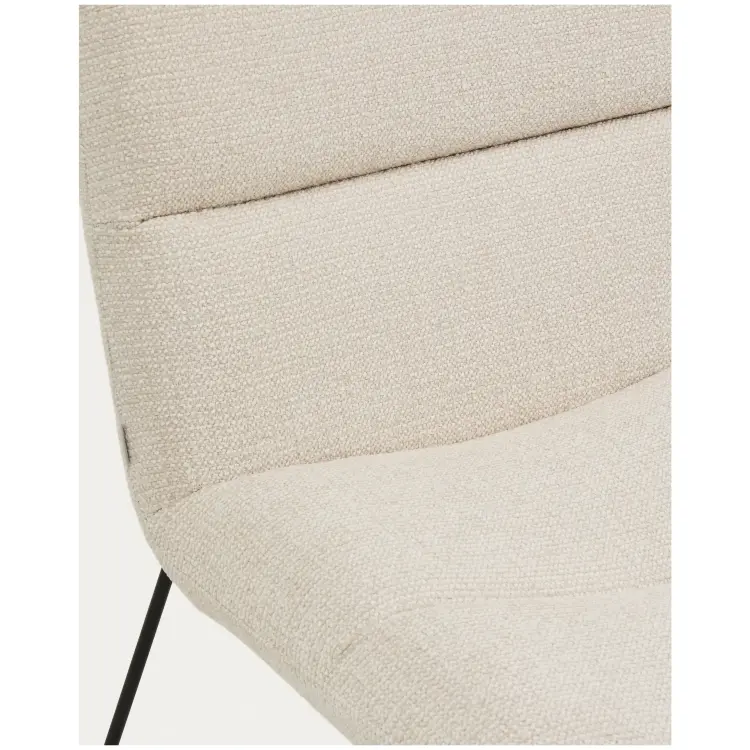 Кресло Asen из бежевого шенилла с черными стальными ножками
