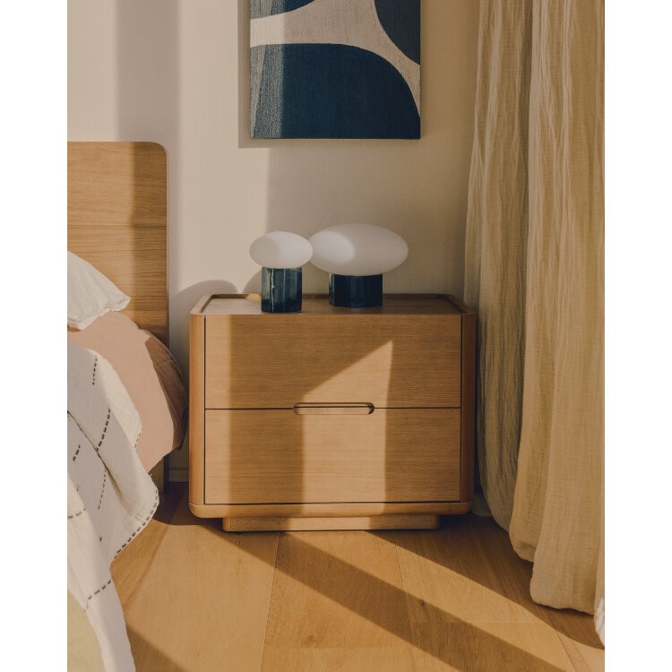 Прикроватная тумбочка Arelida из дуба со светло-коричневой отделкой, 65 x 50 см