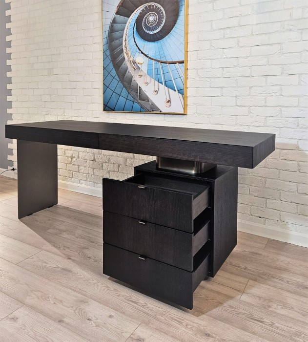 Стол письменный Carson