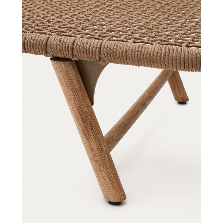 Шезлонг Dandara со стальной конструкцией, бежевым шнуром и ножками из 100% массива акации