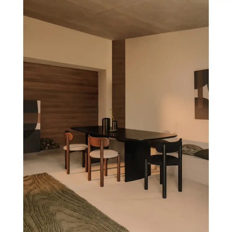 Стул Nebai из черной синели с каркасом из массива дуба и черной отделкой FSC MIX Credit