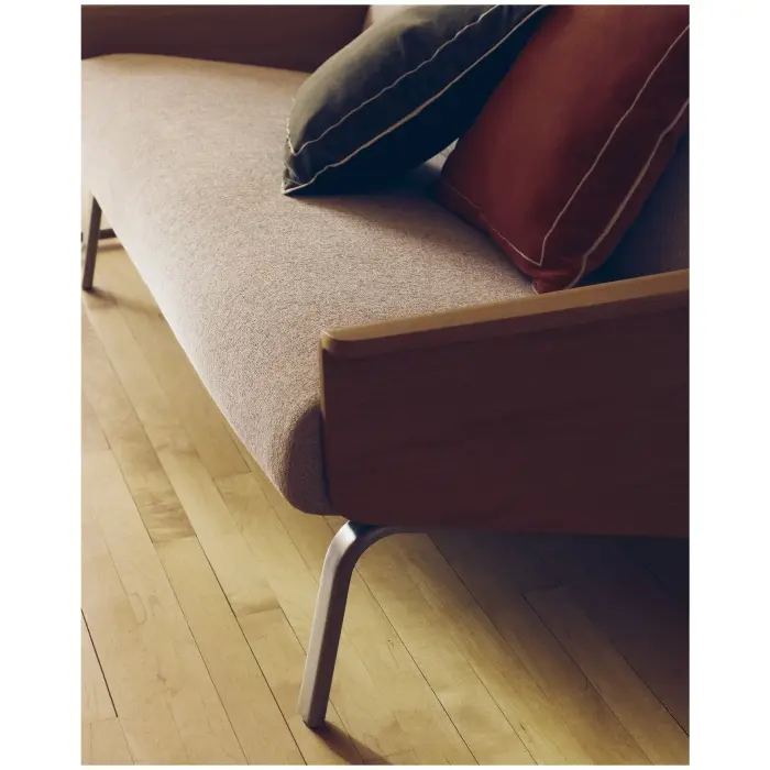 2-местный диван Amsen бежевый с подлокотниками из шпона дуба