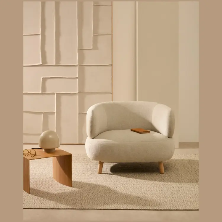 Кресло Luisa из шенилла перламутрового цвета с ножками из массива бука,