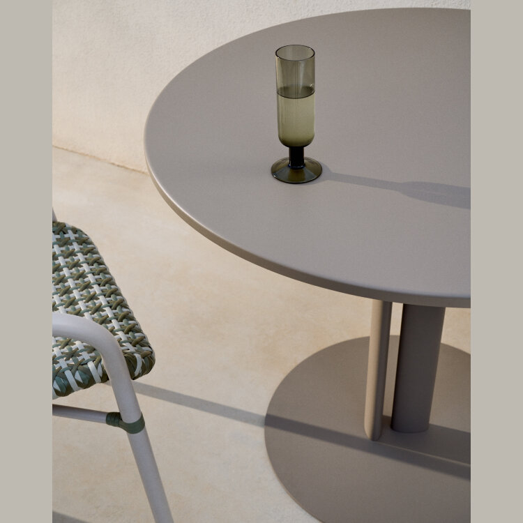 Уличный стол Sedalis из стали со столешницей из серо-коричневого алюминия Ø80 см