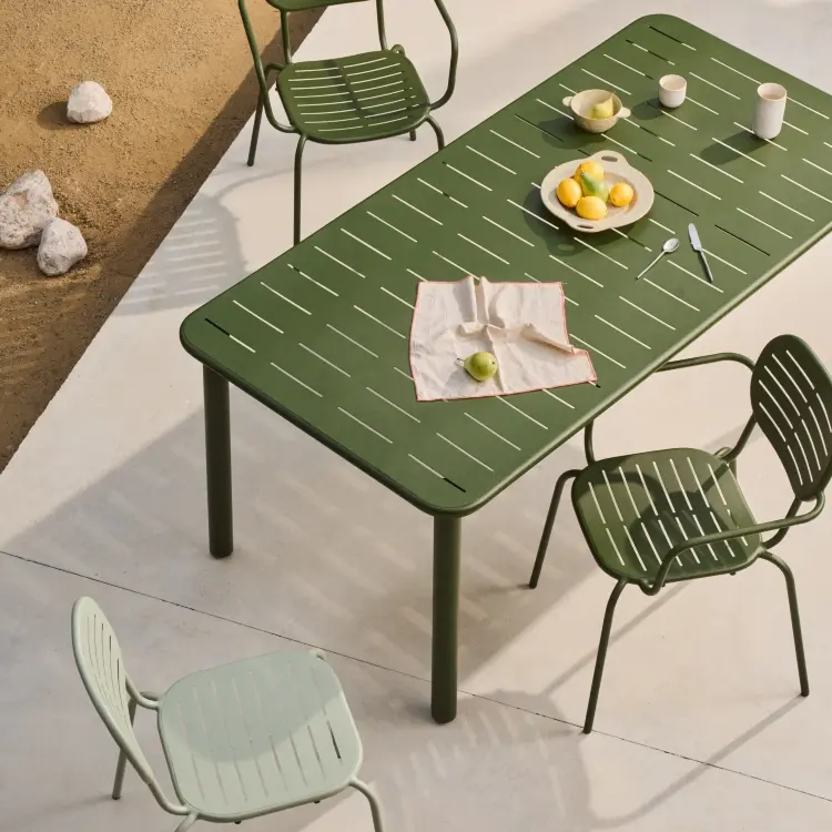 Уличный стол Brai из оцинкованной стали зелёного цвета 180 x 90 см