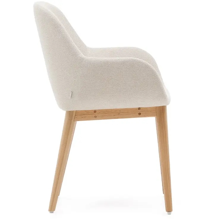 Стул Konna бежевого цвета с ножками из массива ясеня