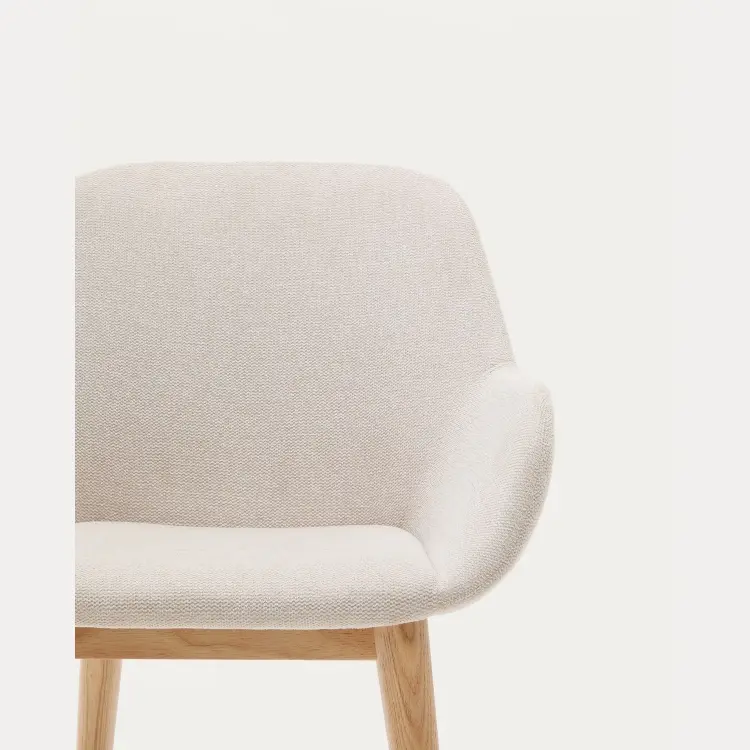 Стул Konna бежевого цвета с ножками из массива ясеня