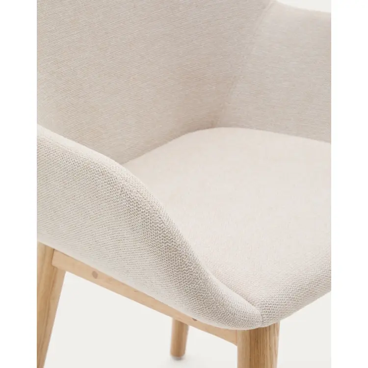 Стул Konna бежевого цвета с ножками из массива ясеня