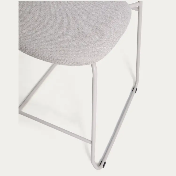 Полубарный стул Meli из бежевой синели с металлическими ножками, 65 см