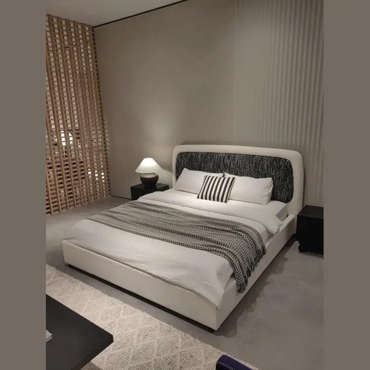 Двуспальная кровать на ножках Utopia