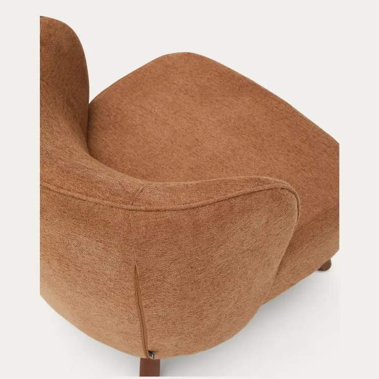 Кресло Ulit из терракотовой синели с ножками из ясеня с отделкой под орех