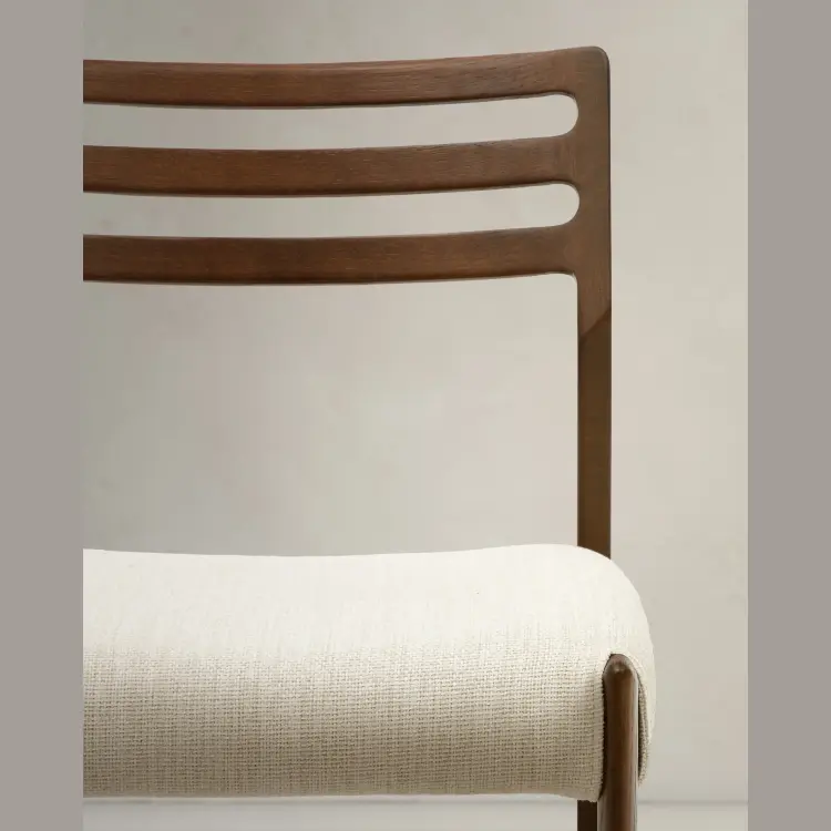 Стул Cudia из бежевой синели из массива дуба с отделкой орех FSC Mix Credi