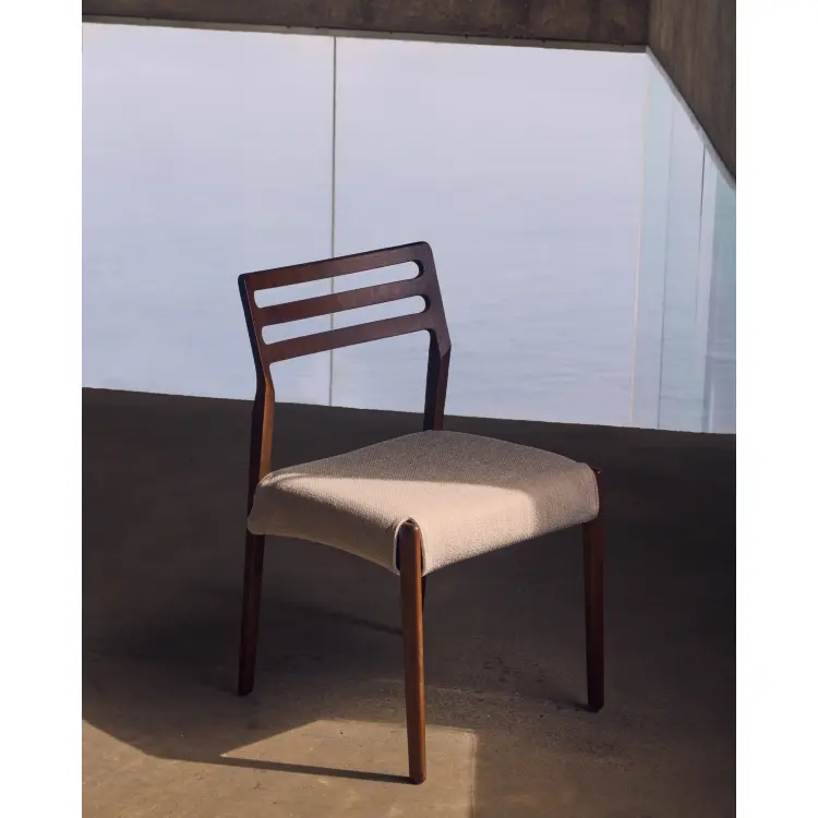 Стул Cudia из бежевой синели из массива дуба с отделкой орех FSC Mix Credi