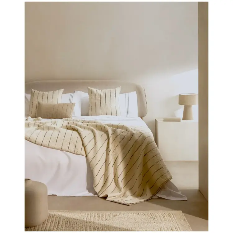 Octavia Кровать из ясеневой фанеры с белым мягким изголовьем 180 x 200 см